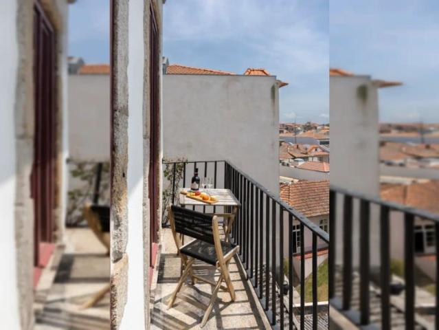 Studio for rent in Porto, with equipped kitchen and balcony