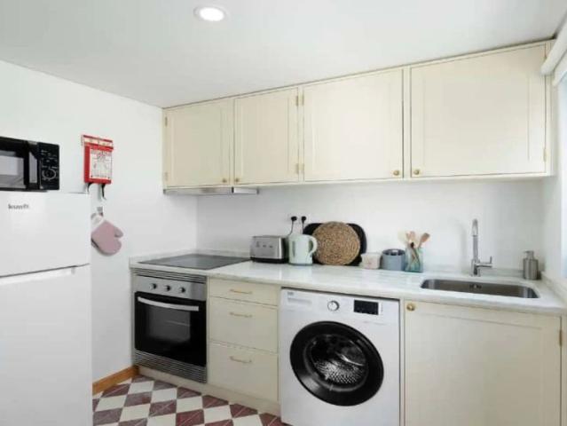Studio for rent in Portimao, bills included