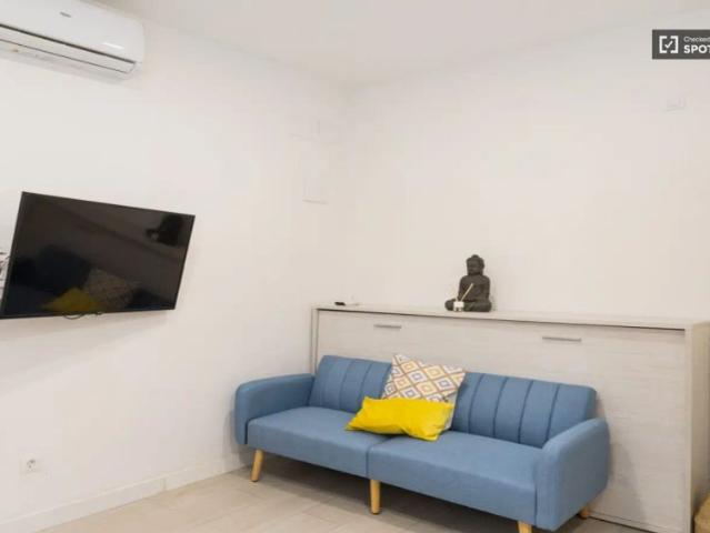Studio for rent in Puerta del Ángel