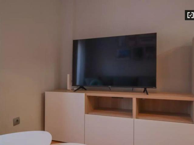 Studio for rent in Rejas, bills included