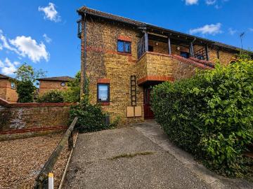 studio for rent in Rhuddlan Close, Shenley Church End, MK5