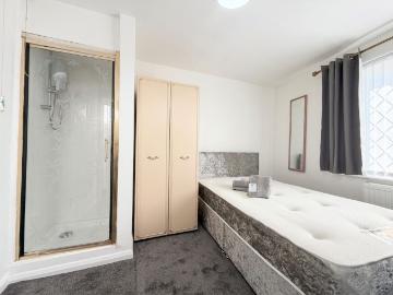 studio for rent in West Drayton Road, Uxbridge, UB8
