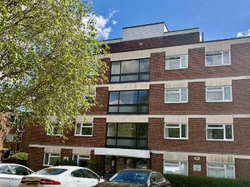 studio for rent in winn road, so17