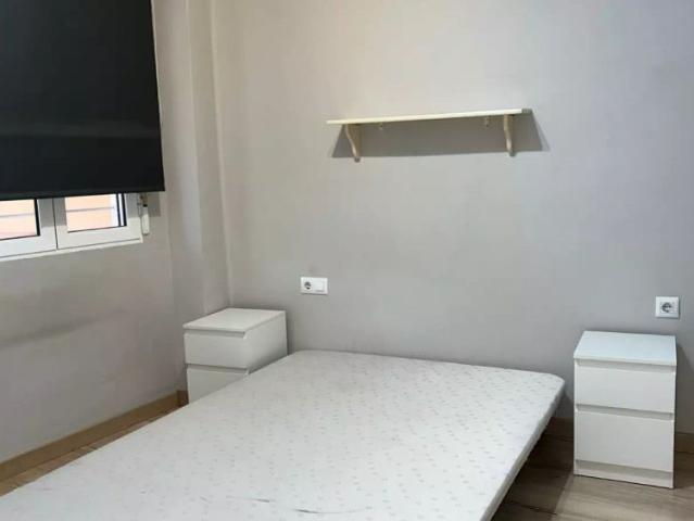 Studio for rent in Torrefiel, bills included