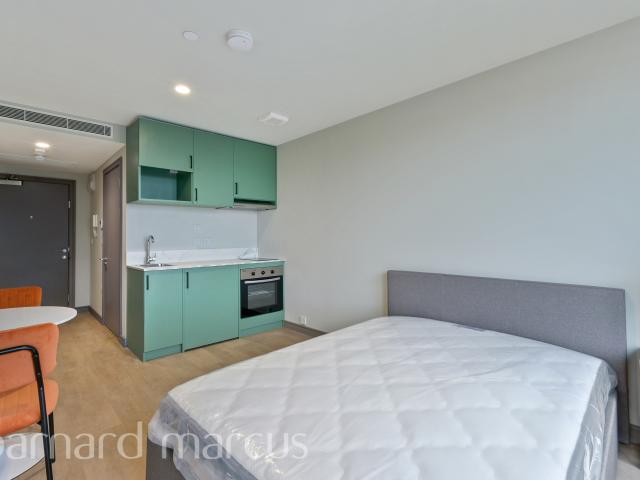 studio for rent in Victoria Road, Feltham, Feltham