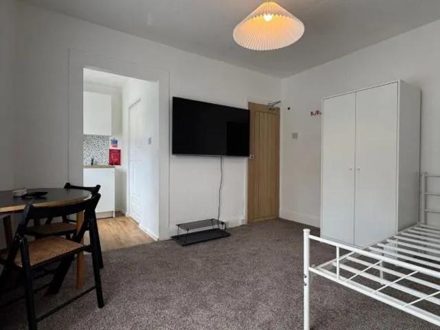 Studio for Rent, NW2 MoveHome