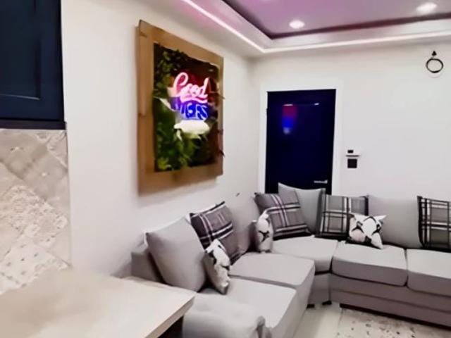 Studio Flat 6