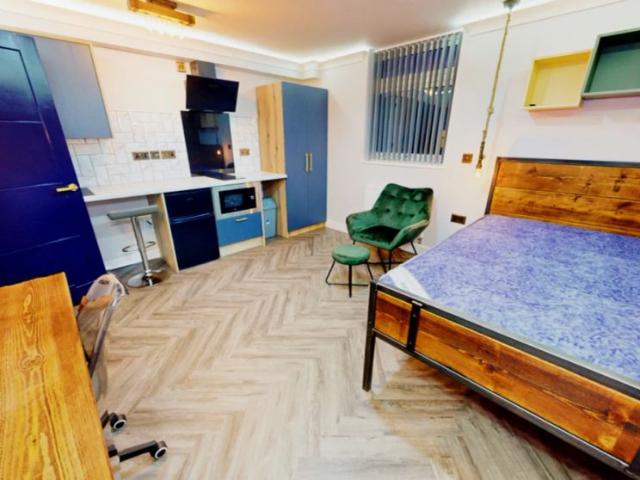 Studio Flat 6