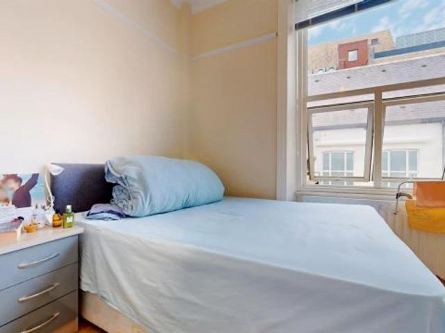 Studio, Flat 17, 8