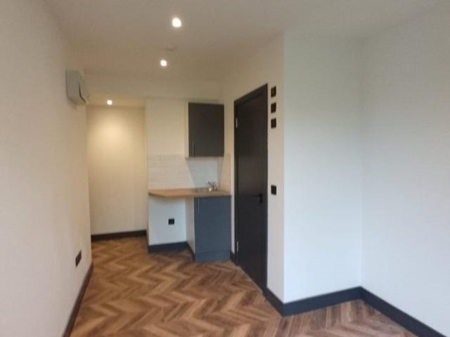 Studio Flat, The Boulevard, SW17