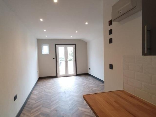 Studio Flat, The Boulevard, SW17