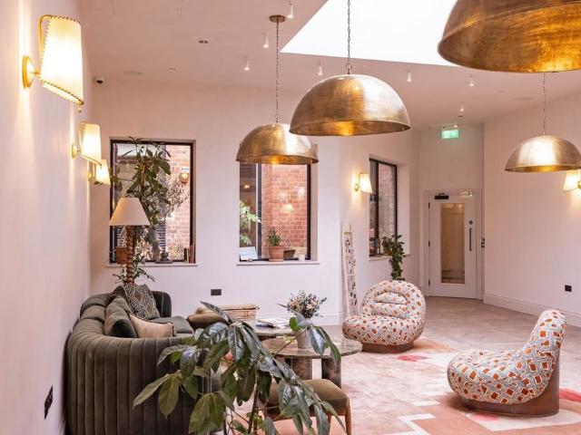 Studio Flat, The James, S1
