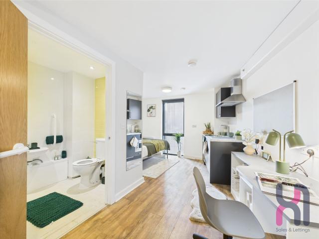 Studio flat to let