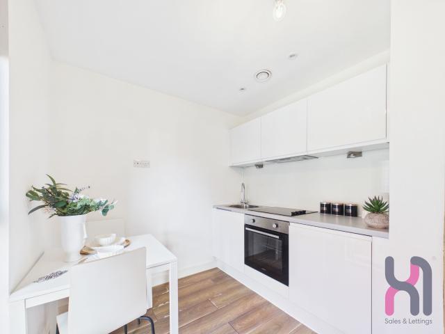 Studio flat to let