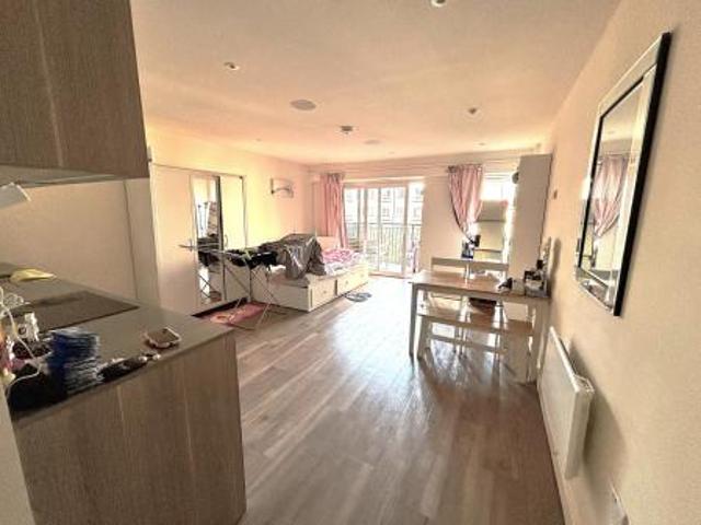 Studio flat To Let