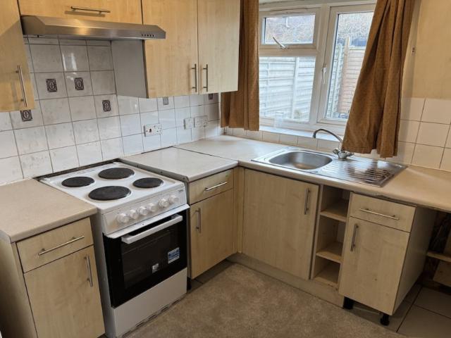 Studio Flat To Let Croydon £1,150 pcm