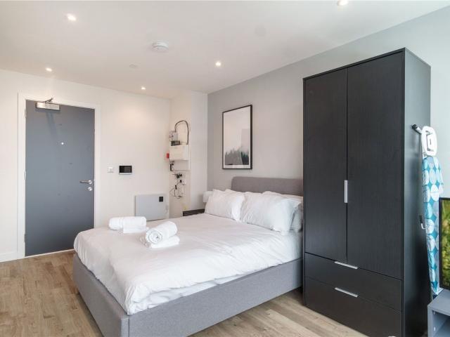Studio flat to let in Manchester