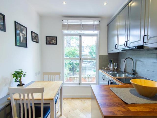 Studio Flat to rent Penywern Road, London SW5