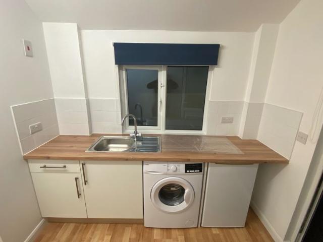 Studio Flat To Rent – Tolworth Rise N, KT5 9EP