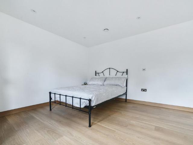 Studio Flat to rent Victoria Road, Sidcup, DA15