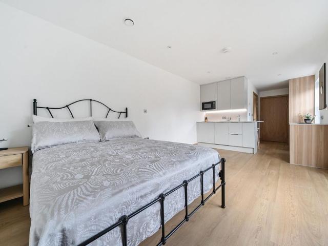 Studio Flat to rent Victoria Road, Sidcup, DA15