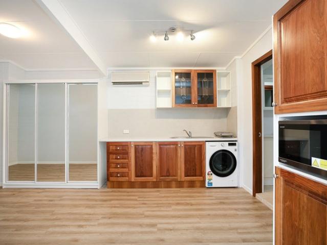 Studio Flat Utilities Included