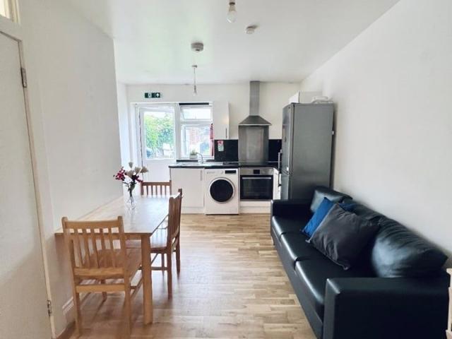 Studio Flat, Vivian Avenue, HA9