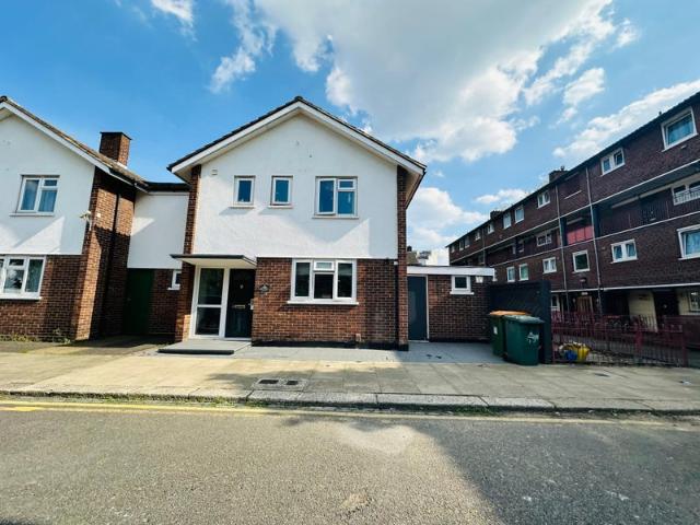 Studio Flat W Private Garden Including Bills, E15