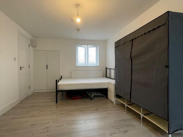 Studio Flat, Waldeck Road, N15