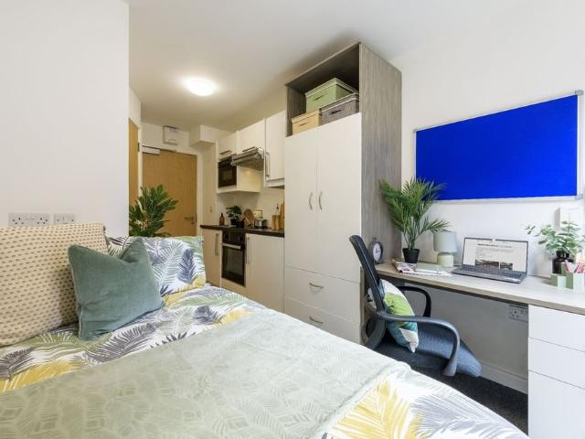 Studio Flat, West Park Place, EH11