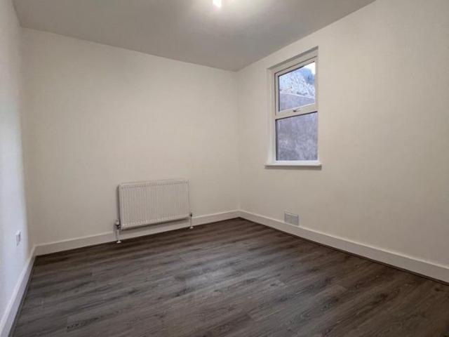 Studio Flat, Whitehorse Road, CR0