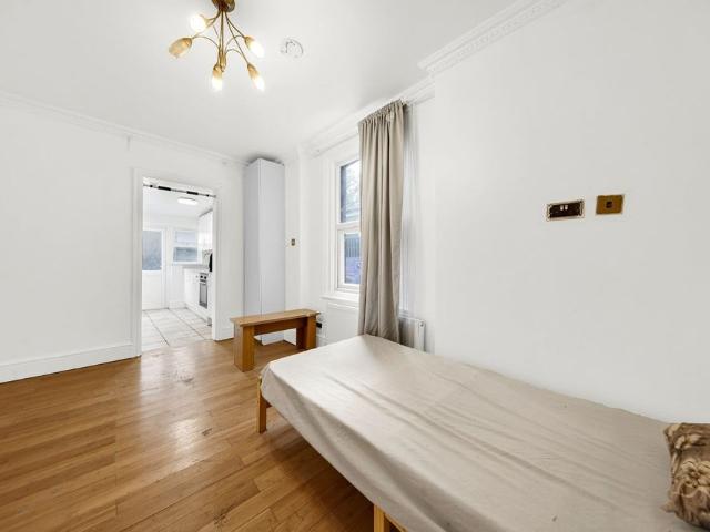 Studio Flat, Wightman Road, N4