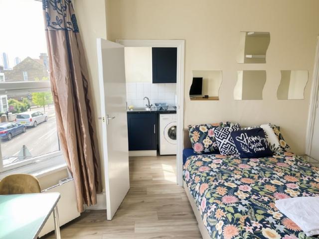 Studio Flat, Wightman Road, N4