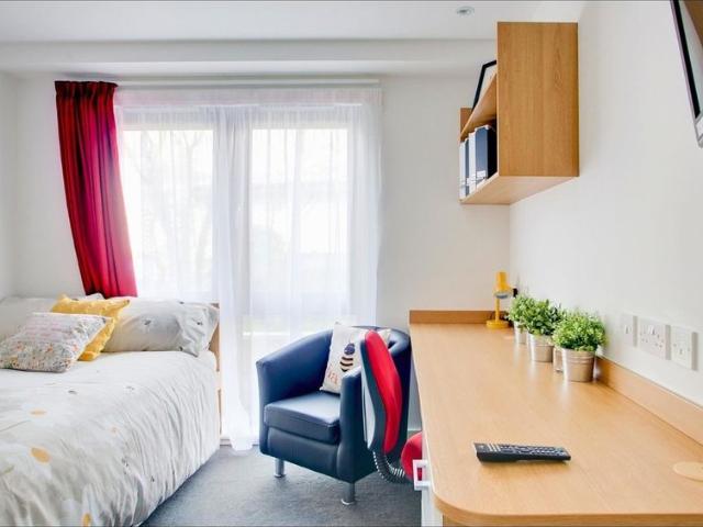 Studio Flat, Aston Webb Boulevard, B15