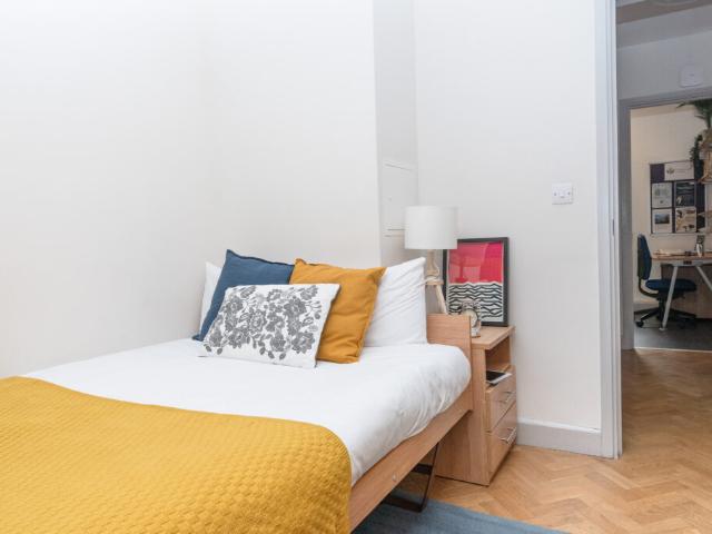 Studio flat B small – for single occupancy to let at Goodenough College, Mecklenburgh Square, Russell Square, London, WC1N 2AB | Accommodation for Students