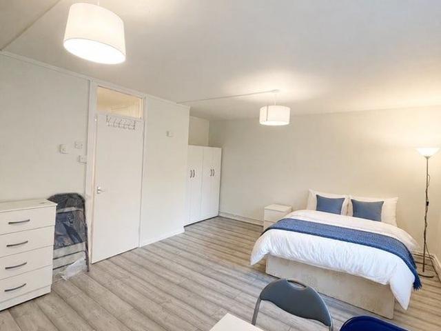 Studio Flat, Balman House, SE16