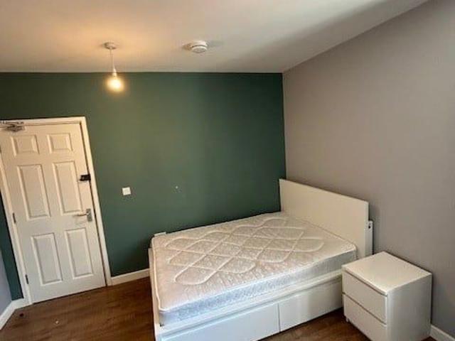 Studio Flat, Bearwood Road, B66
