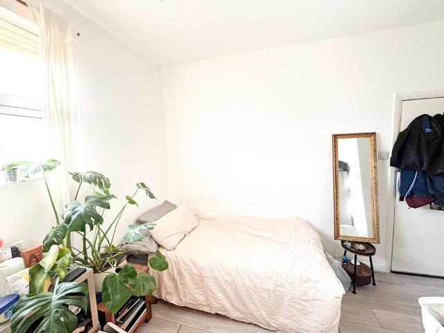 Studio Flat, Brockley Road, SE4