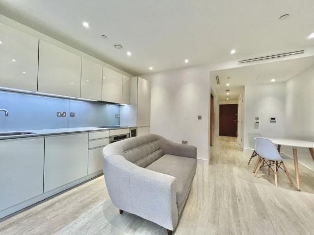 Studio Flat, Brent House, SW8