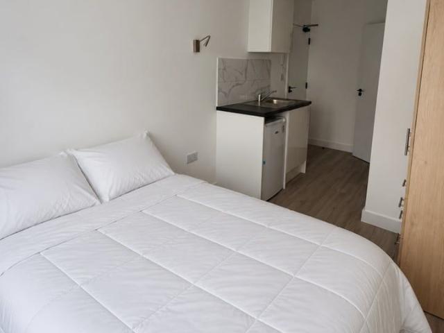 Studio Flat, Carmelite Road, HA3