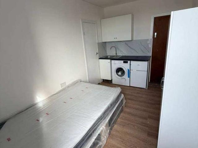 Studio Flat_ CR0 Area