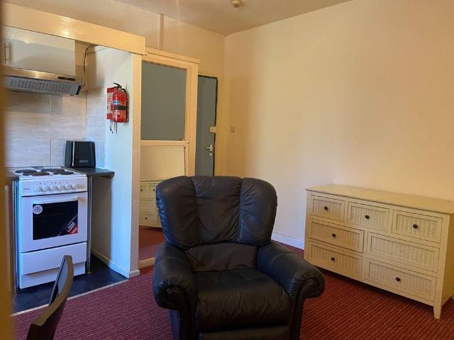 Studio Flat, Cross Flatts Grove, LS11