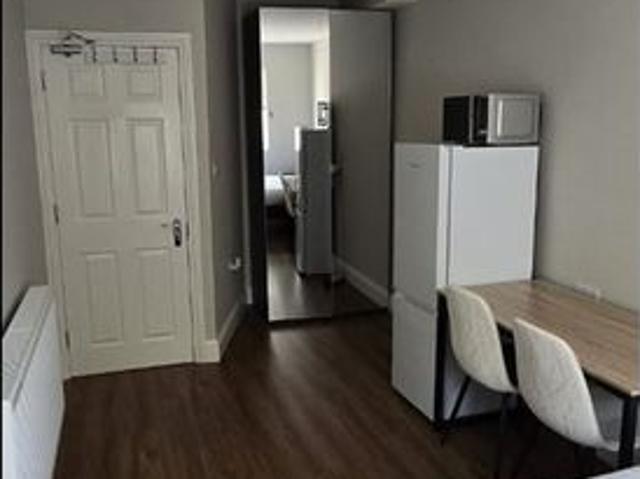 Studio Flat, Cranbrook Road, IG2