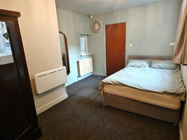 Studio Flat, Downs Road, LU1