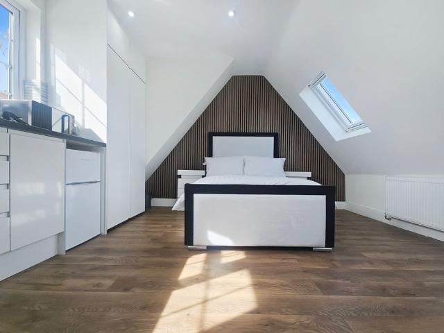 Studio Flat, Ealing Road, HA0