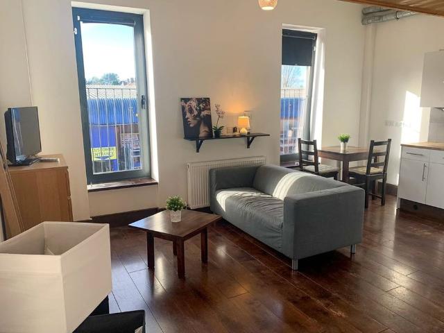 Studio Flat, Edgware Road, NW2