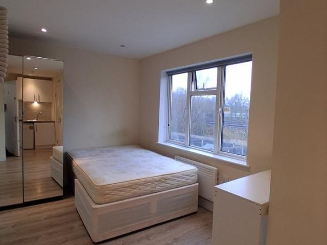 Studio Flat, Elmgrove Road, HA1