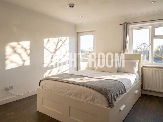 Studio Flat, Eton Avenue, Hounslow, TW5 0HB to let