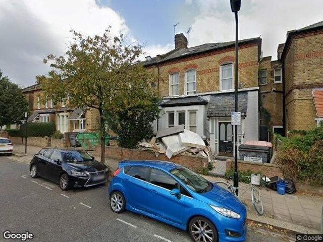 Studio Flat, Finsbury Park Road, N4