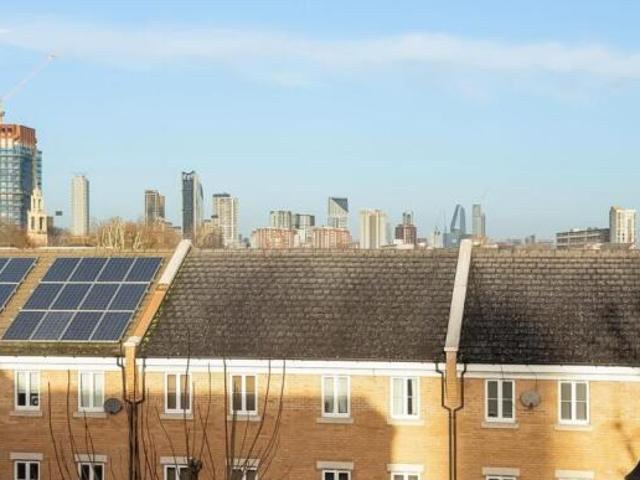 Studio flat for sale in Granville Square, Peckham, London, SE15